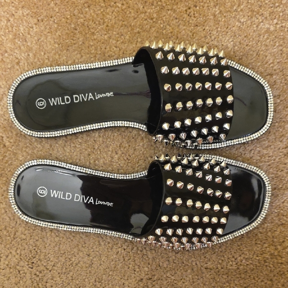 Wild Diva Shoes - WILD DIVA Lounge Size 6 Black Sandals with Silver Studs & Rinestones